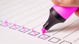 pink-marker-checking-off-mobile-testing-checkboxes